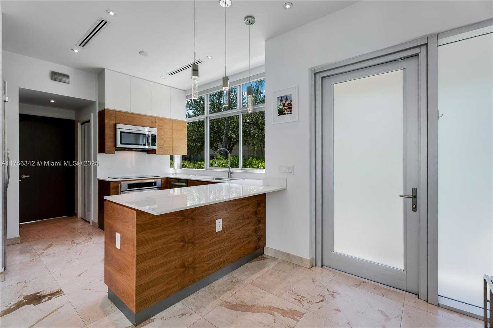 Small Image of 548 FERNWOOD RD #548, Key Biscayne Number 6