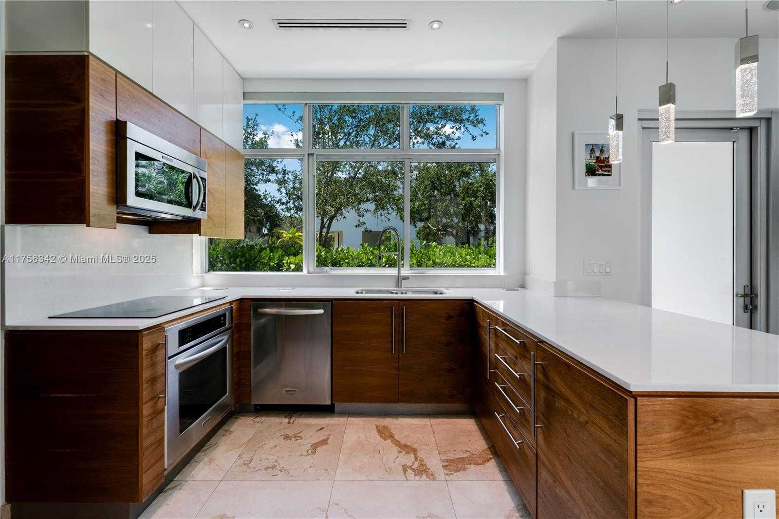 Small Image of 548 FERNWOOD RD #548, Key Biscayne Number 7