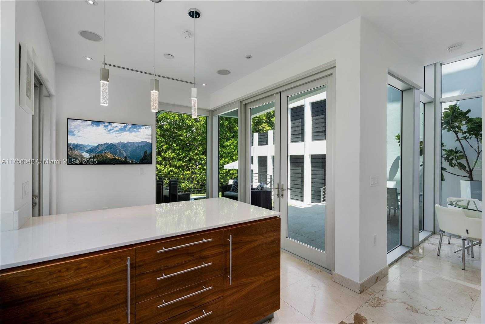 Small Image of 548 FERNWOOD RD #548, Key Biscayne Number 8