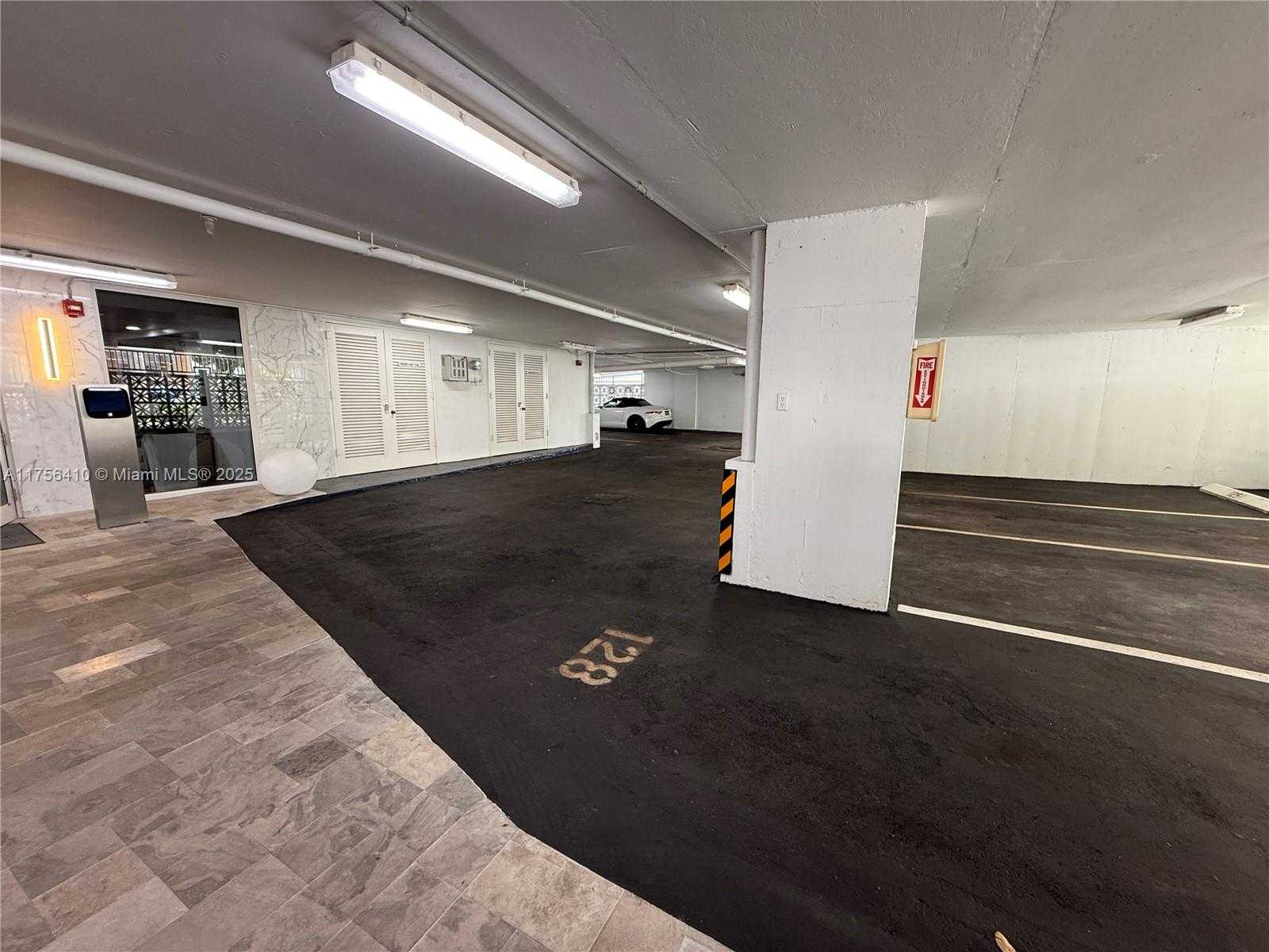 Small Image of 401 OCEAN DR #707, Miami Beach Number 11