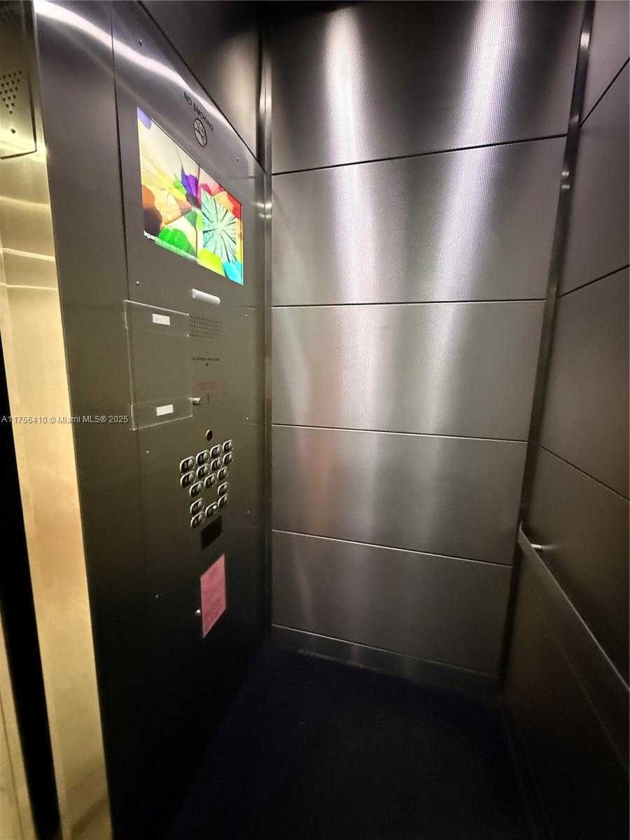Small Image of 401 OCEAN DR #707, Miami Beach Number 13