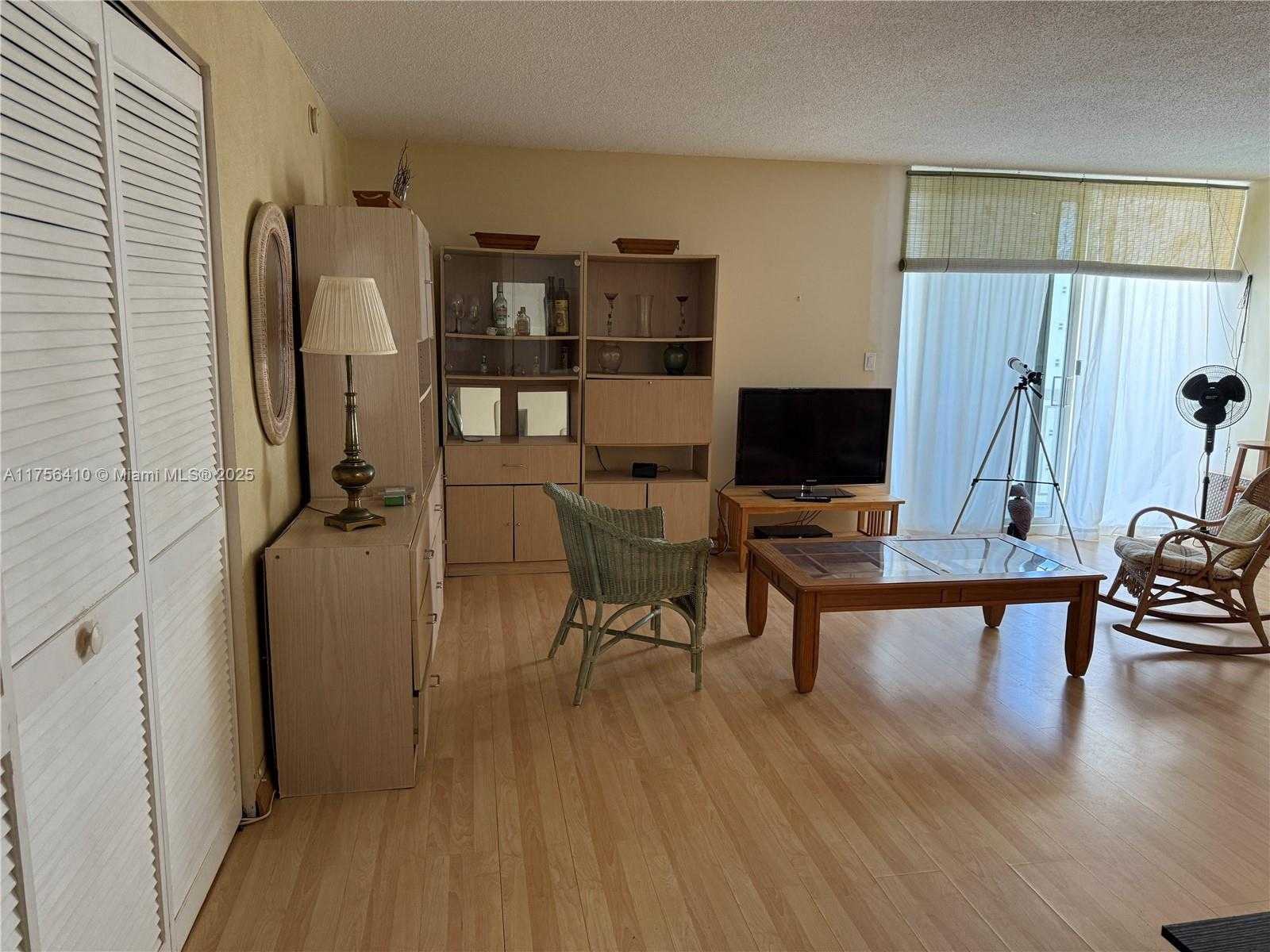 Small Image of 401 OCEAN DR #707, Miami Beach Number 17
