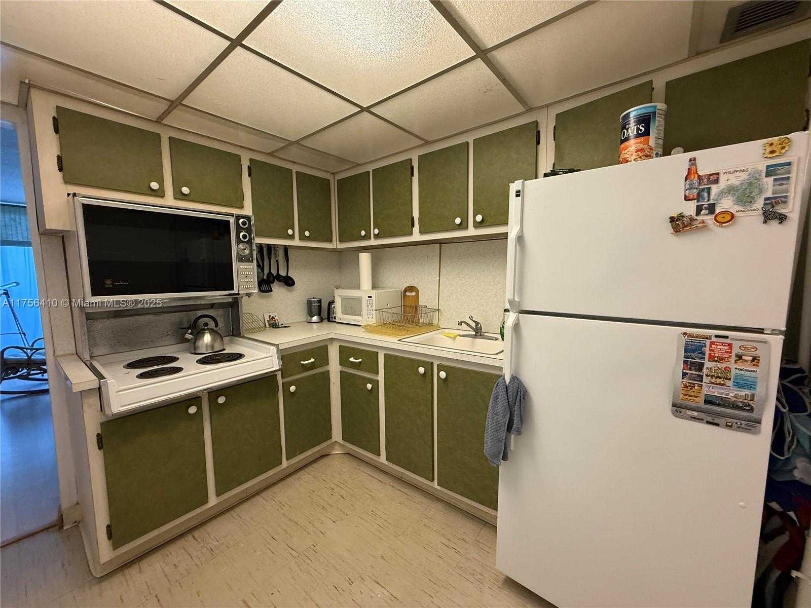 Small Image of 401 OCEAN DR #707, Miami Beach Number 19