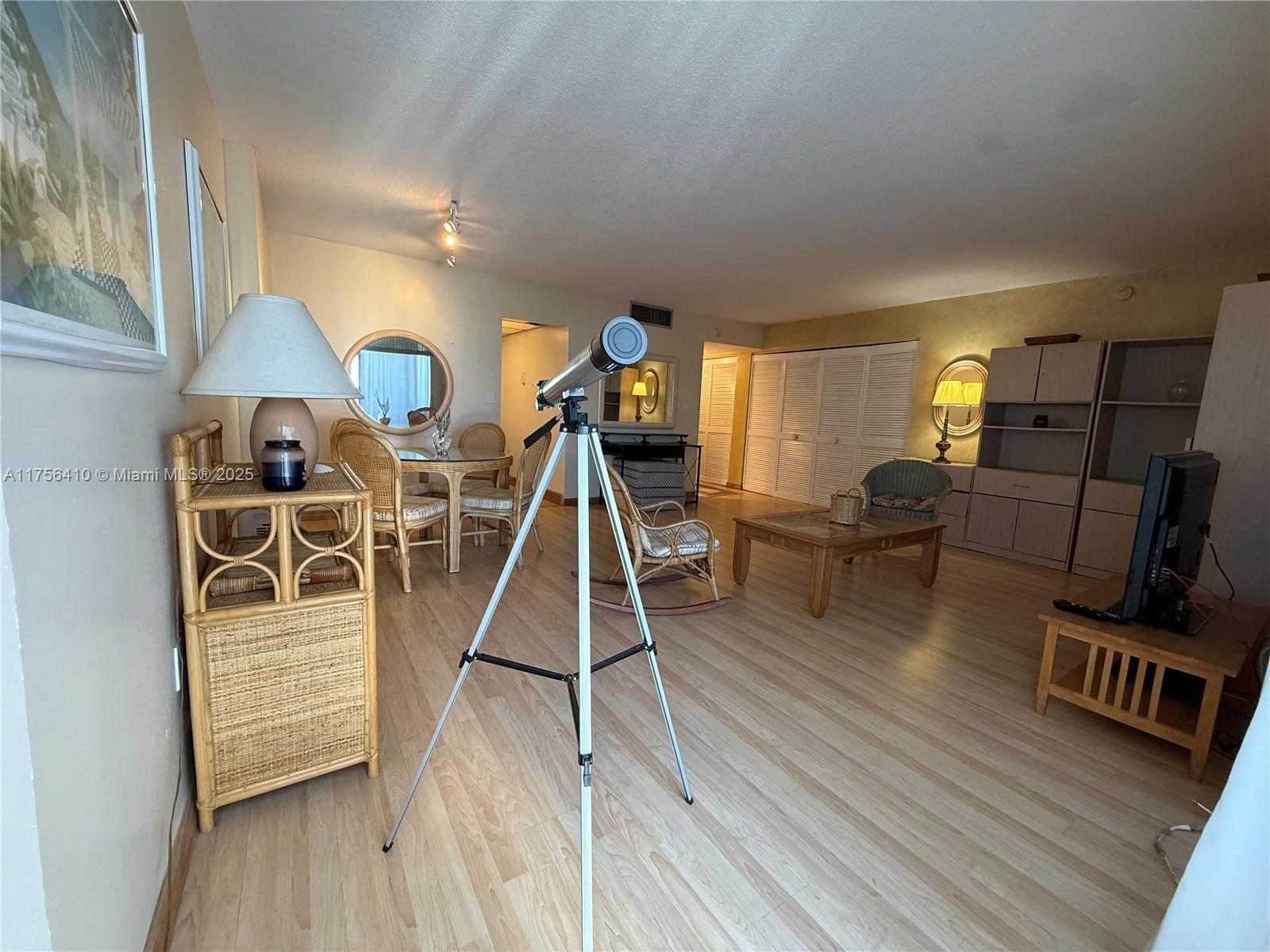 Small Image of 401 OCEAN DR #707, Miami Beach Number 22