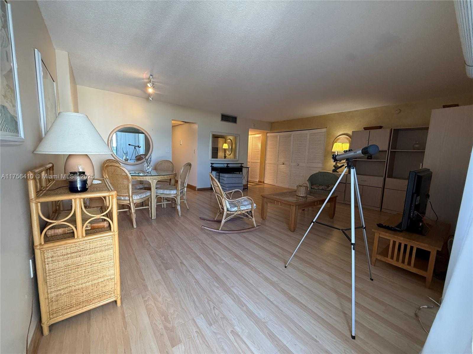 Small Image of 401 OCEAN DR #707, Miami Beach Number 23
