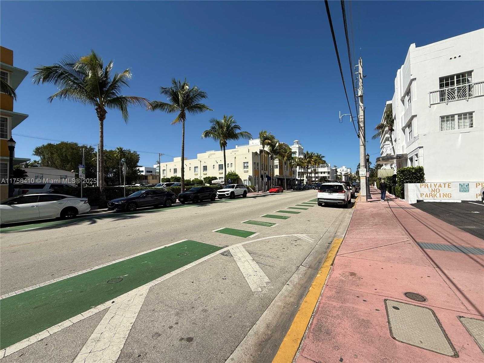 Small Image of 401 OCEAN DR #707, Miami Beach Number 4