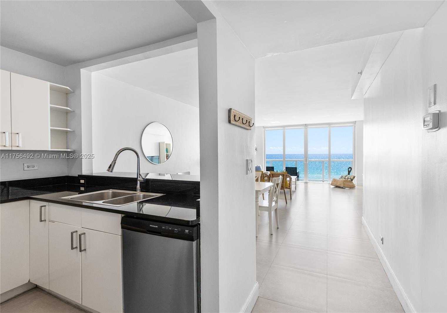 Small Image of 5601 COLLINS AVE #812, Miami Beach Number 10