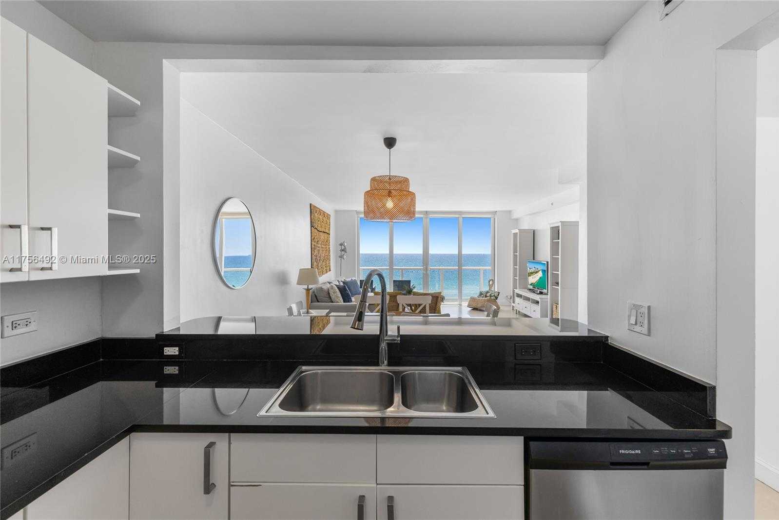 Small Image of 5601 COLLINS AVE #812, Miami Beach Number 11