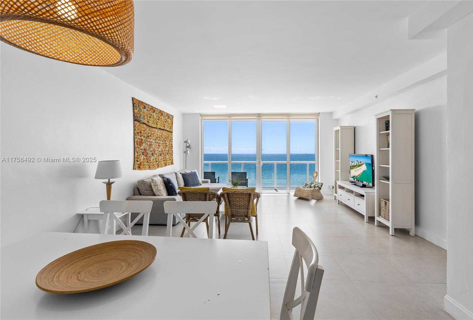 Small Image of 5601 COLLINS AVE #812, Miami Beach Number 2
