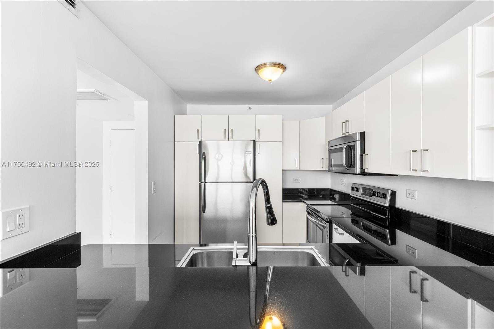 Small Image of 5601 COLLINS AVE #812, Miami Beach Number 20