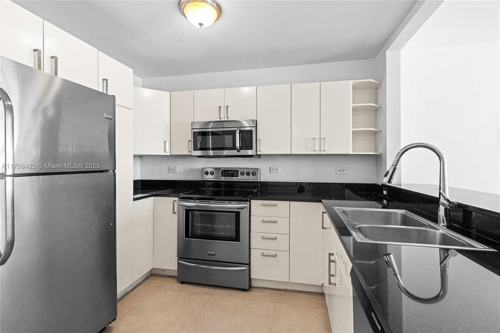 Small Image of 5601 COLLINS AVE #812, Miami Beach Number 21
