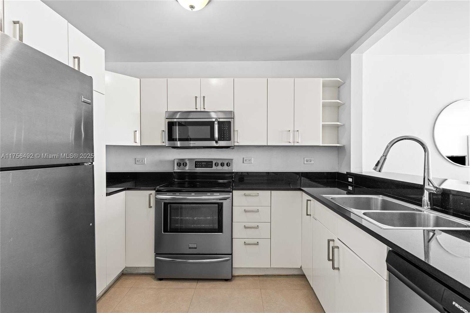 Small Image of 5601 COLLINS AVE #812, Miami Beach Number 22
