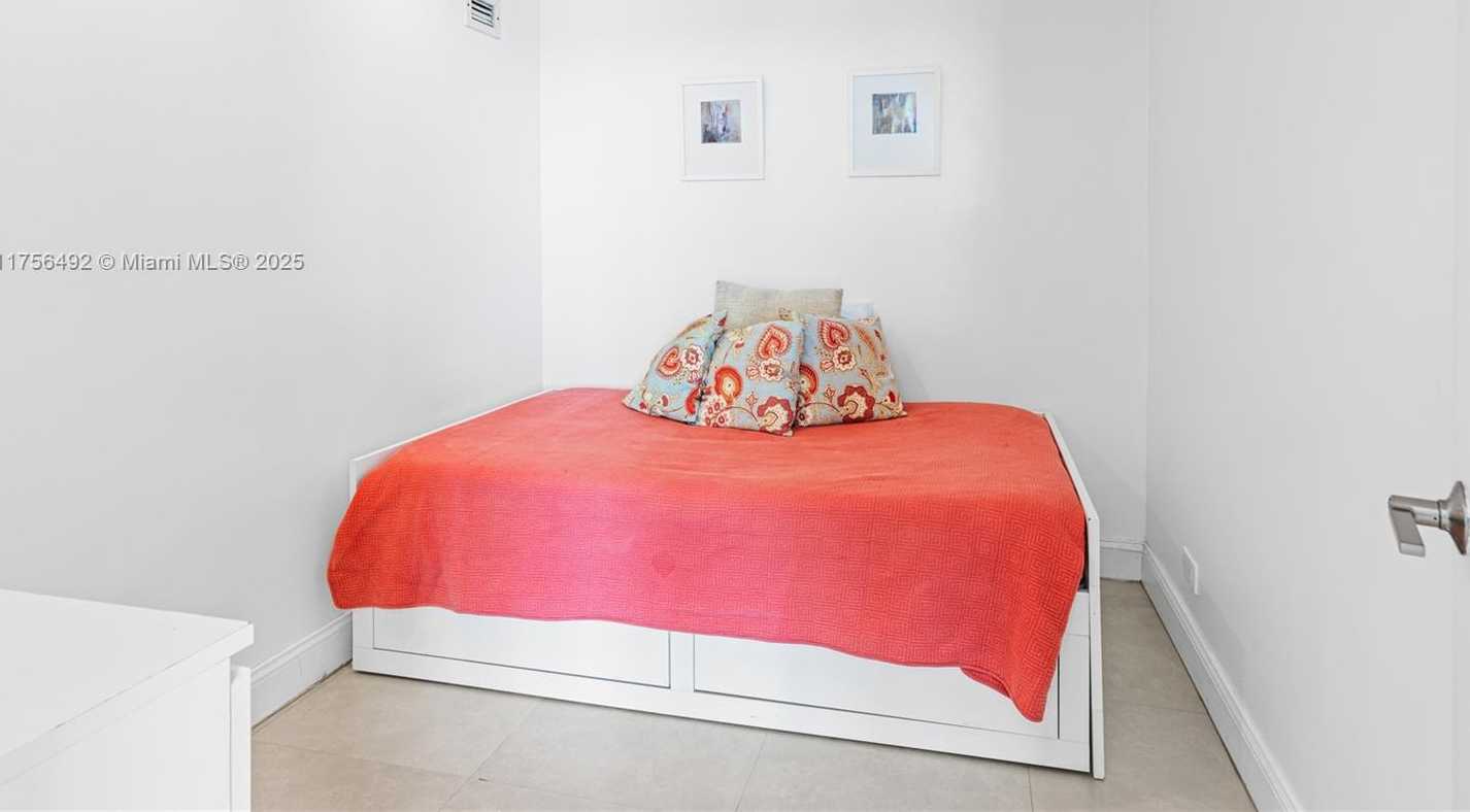 Small Image of 5601 COLLINS AVE #812, Miami Beach Number 24