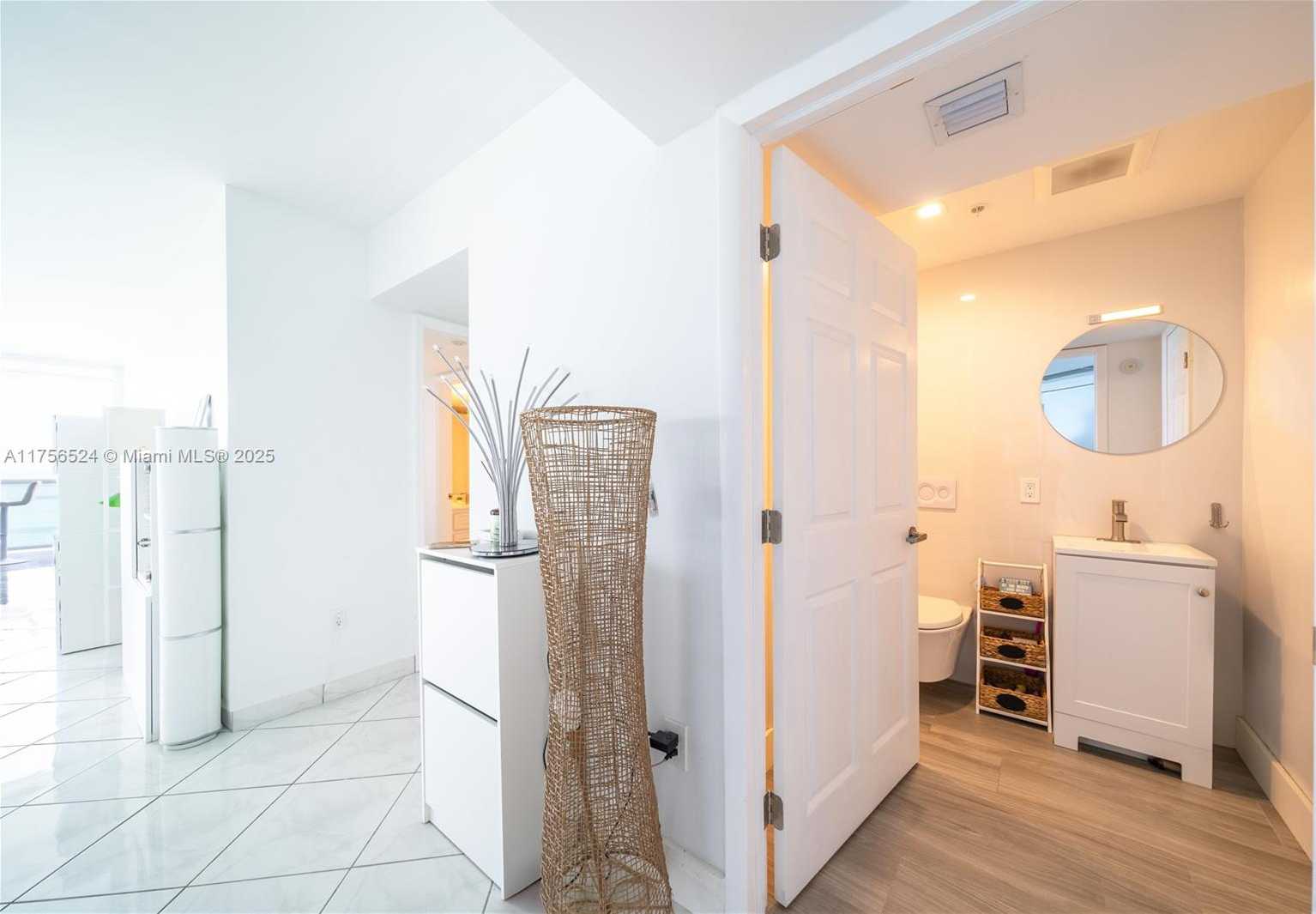 Small Image of 6301 COLLINS AVE #2802, Miami Beach Number 14