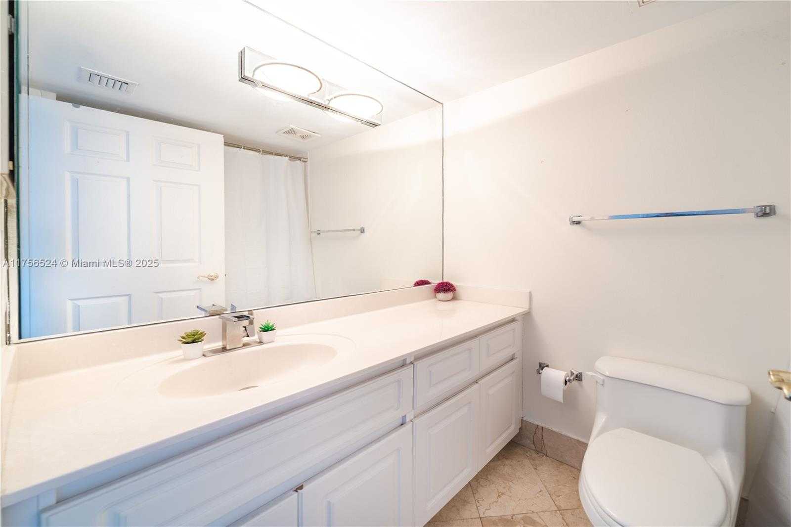 Small Image of 6301 COLLINS AVE #2802, Miami Beach Number 15