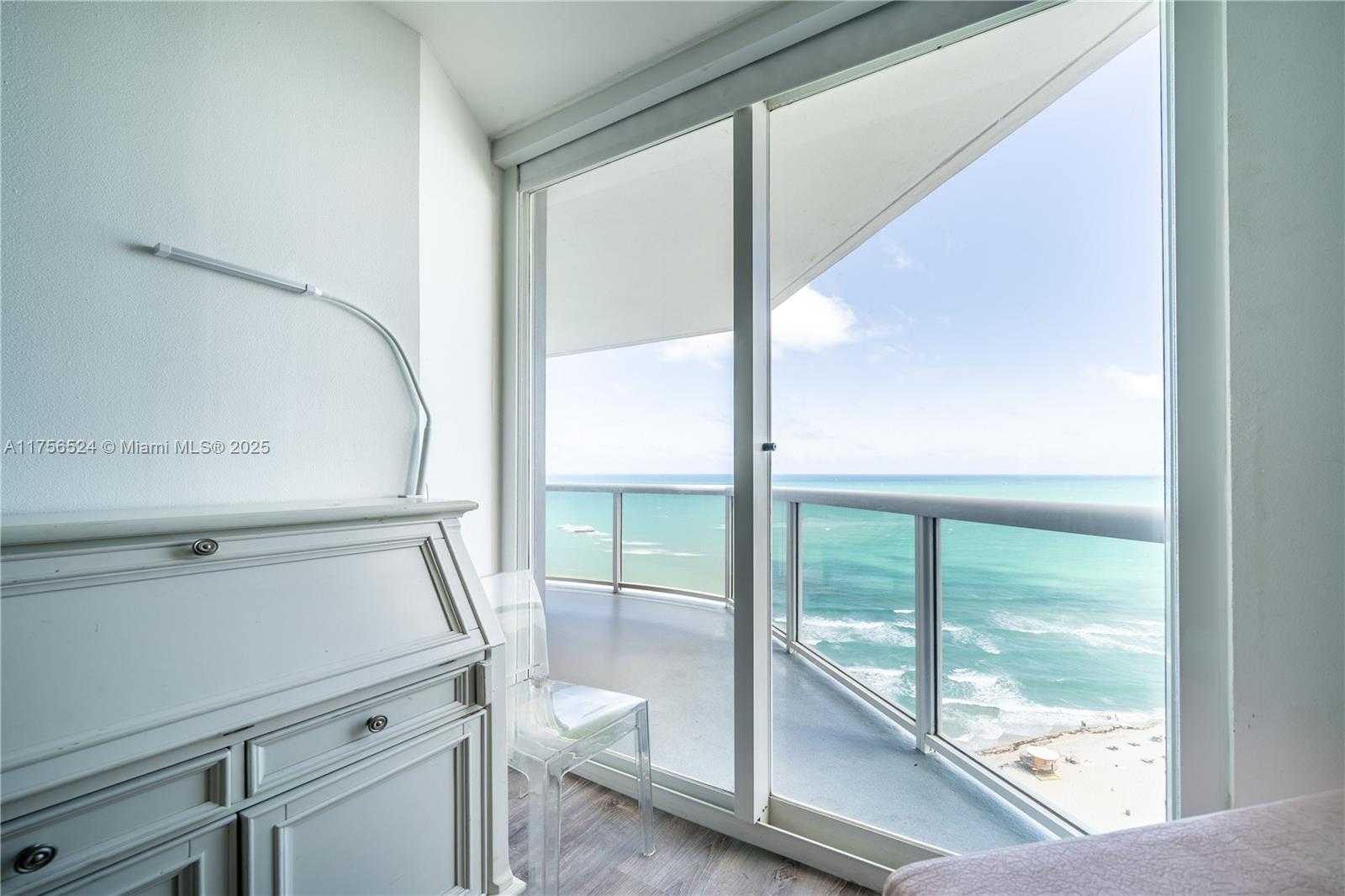 Small Image of 6301 COLLINS AVE #2802, Miami Beach Number 17