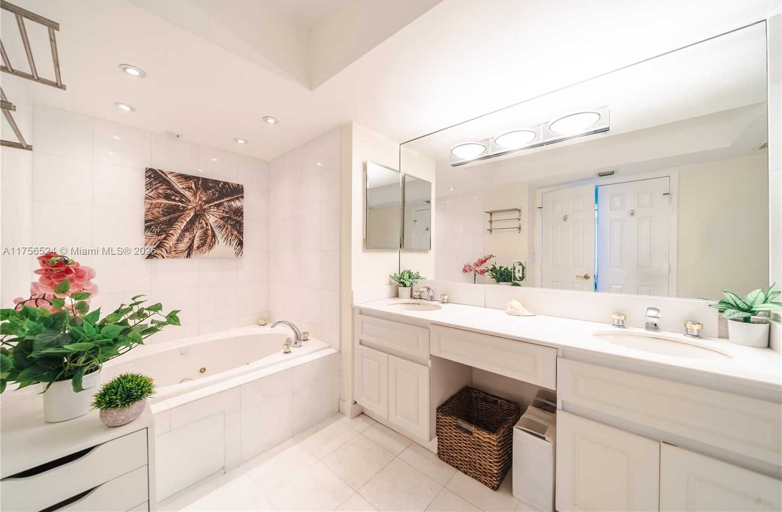 Small Image of 6301 COLLINS AVE #2802, Miami Beach Number 19