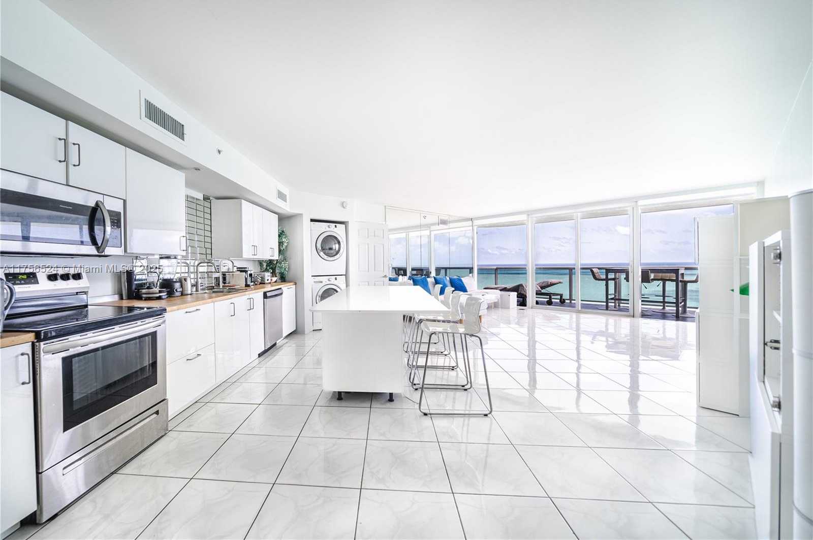 Small Image of 6301 COLLINS AVE #2802, Miami Beach Number 3
