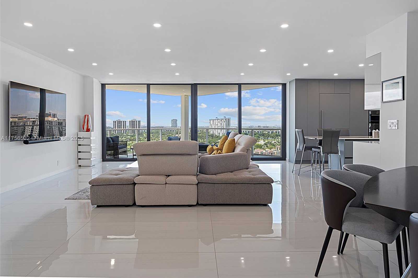 Small Image of 19500 TURNBERRY WAY #16B, Aventura Number 10