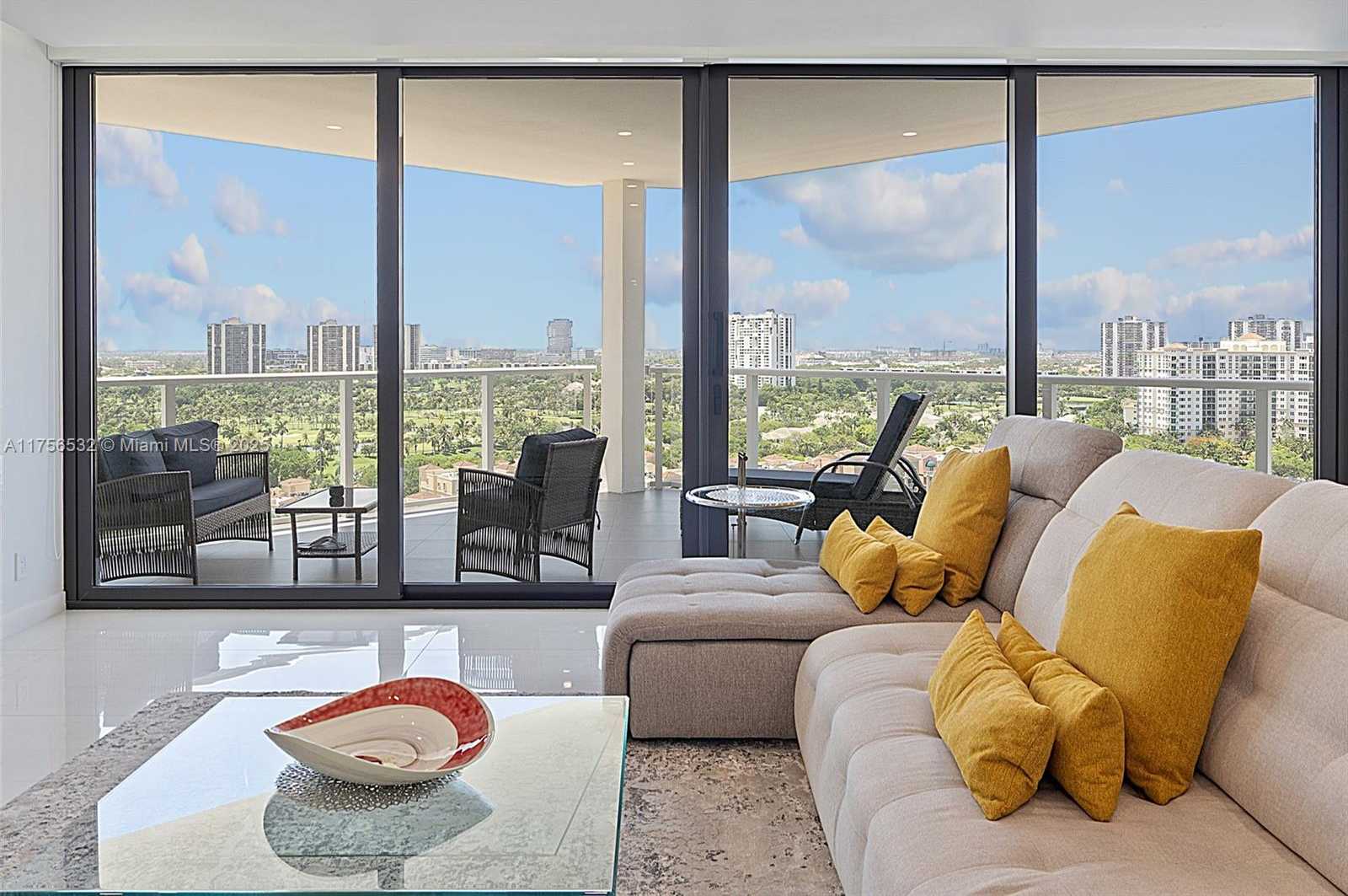 Small Image of 19500 TURNBERRY WAY #16B, Aventura Number 11