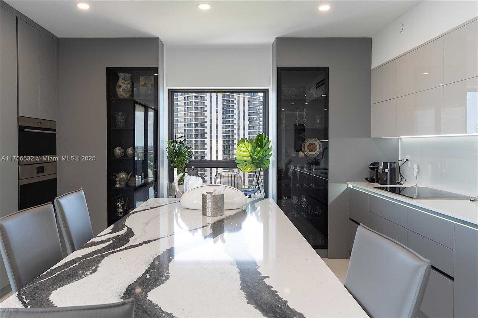 Small Image of 19500 TURNBERRY WAY #16B, Aventura Number 15