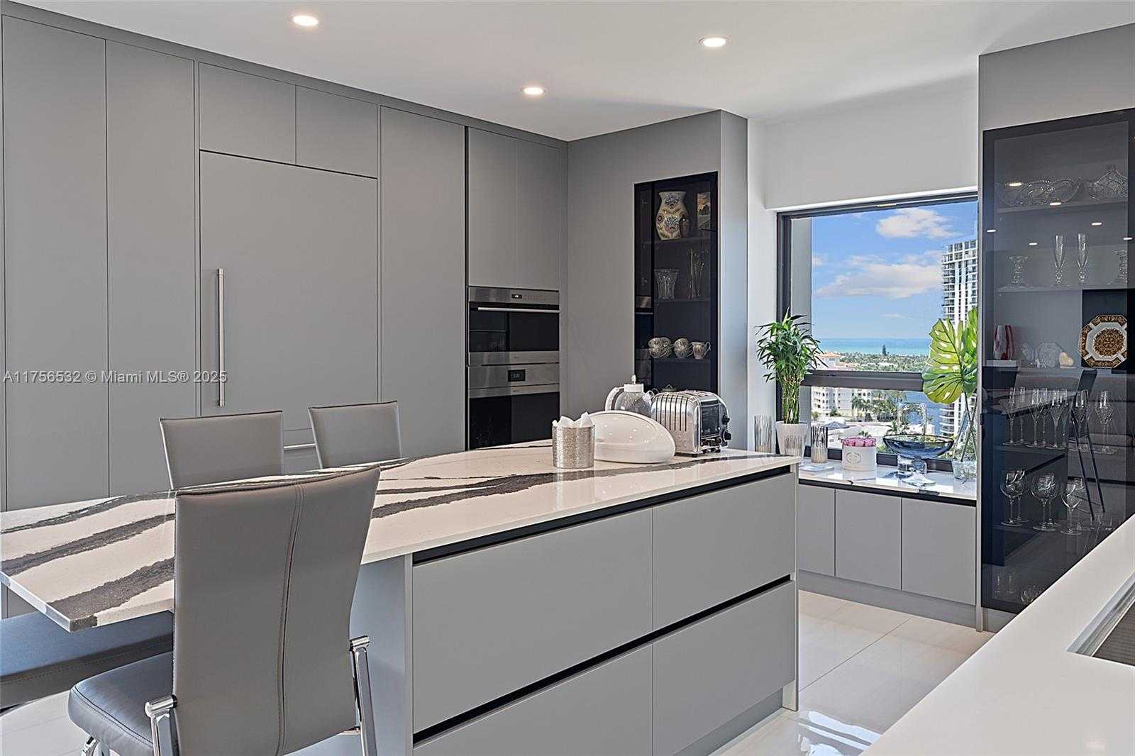 Small Image of 19500 TURNBERRY WAY #16B, Aventura Number 16