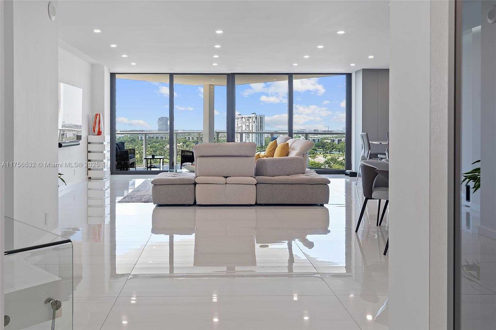Small Image of 19500 TURNBERRY WAY #16B, Aventura Number 2