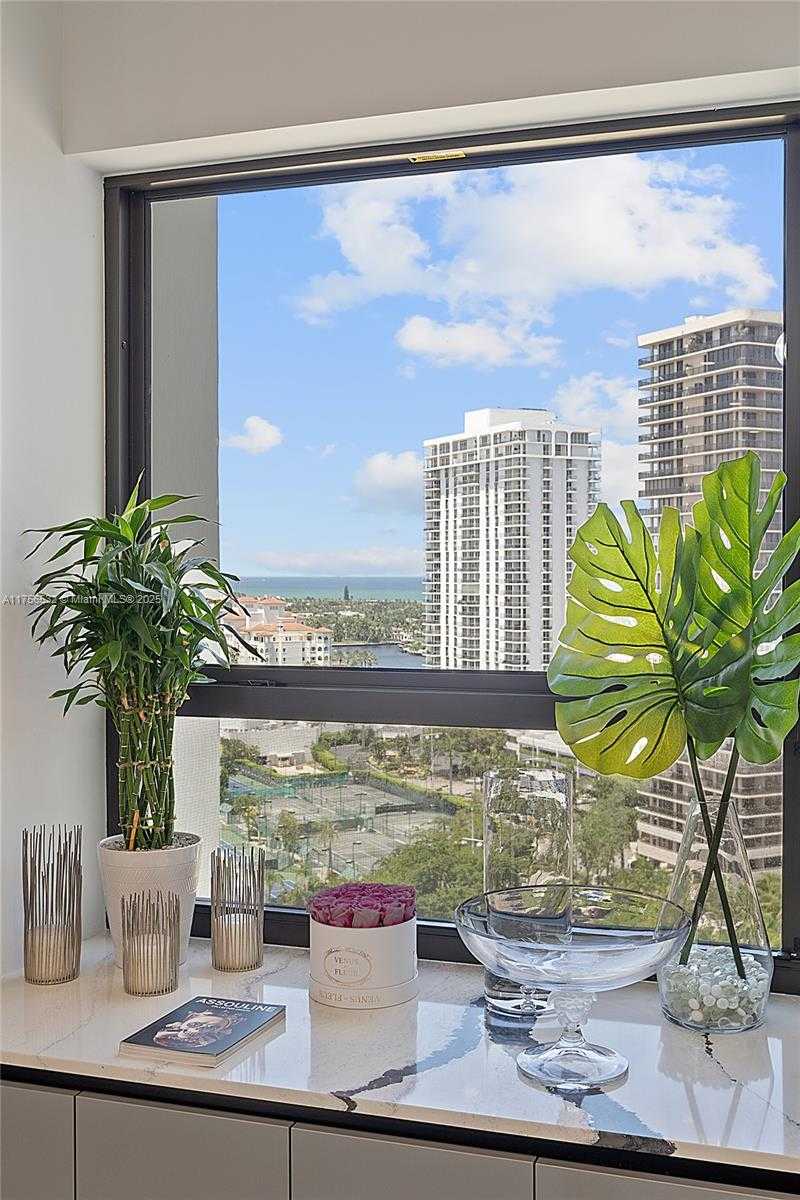 Small Image of 19500 TURNBERRY WAY #16B, Aventura Number 23