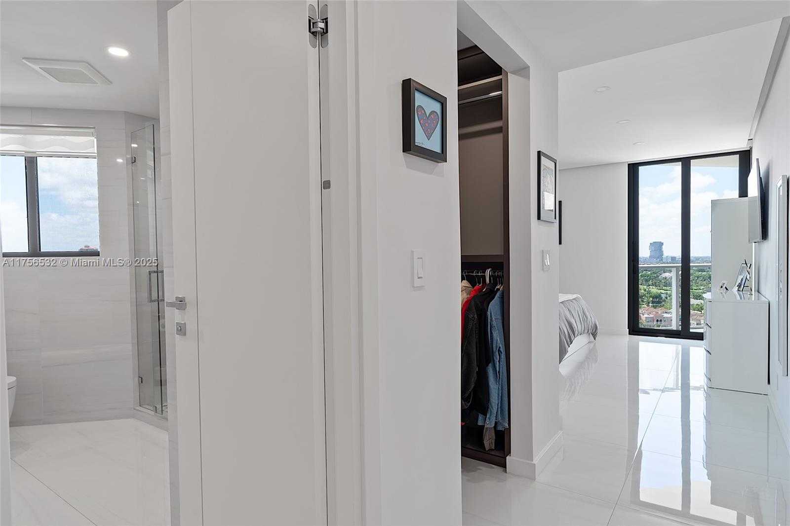 Small Image of 19500 TURNBERRY WAY #16B, Aventura Number 30