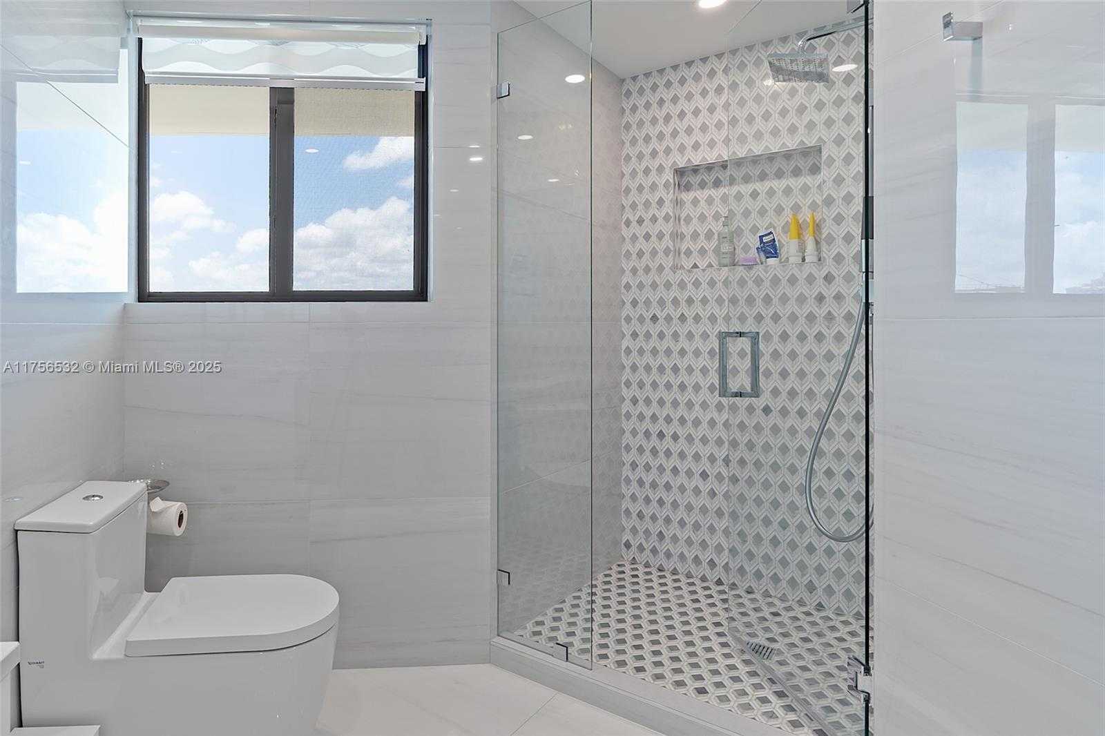 Small Image of 19500 TURNBERRY WAY #16B, Aventura Number 32
