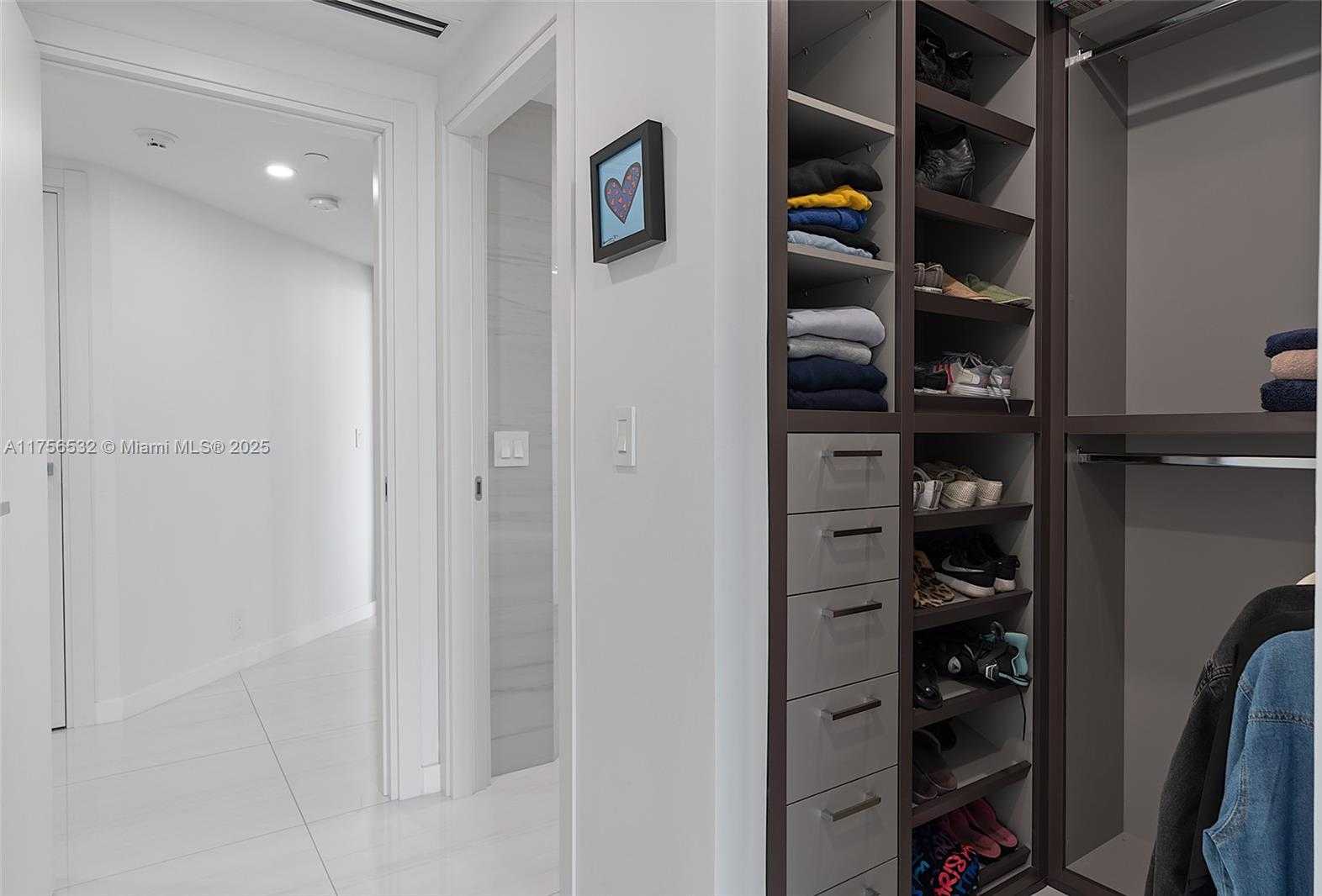 Small Image of 19500 TURNBERRY WAY #16B, Aventura Number 36
