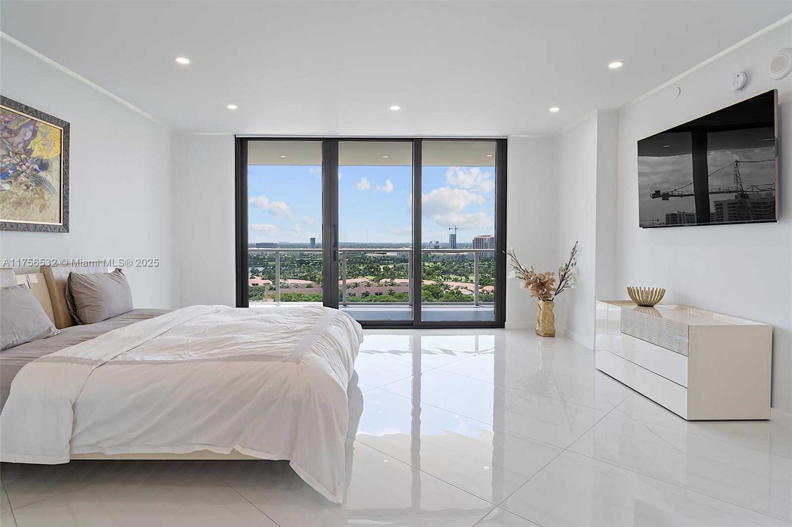 Small Image of 19500 TURNBERRY WAY #16B, Aventura Number 38