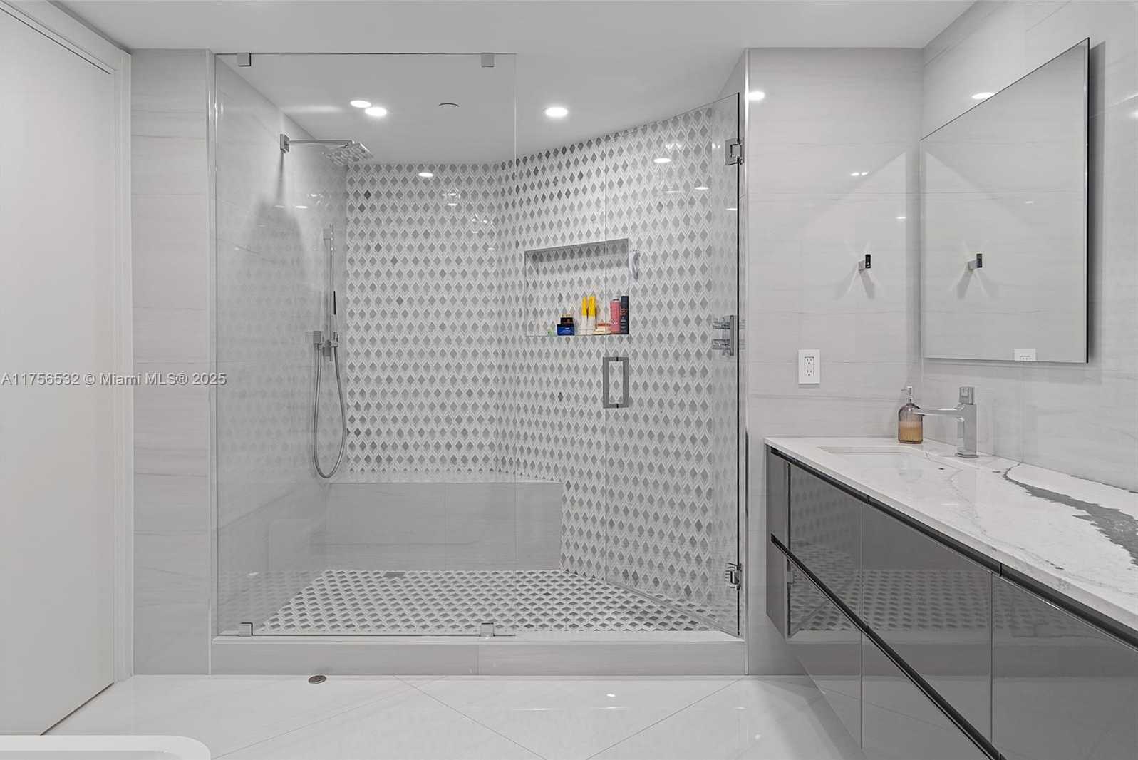 Small Image of 19500 TURNBERRY WAY #16B, Aventura Number 43