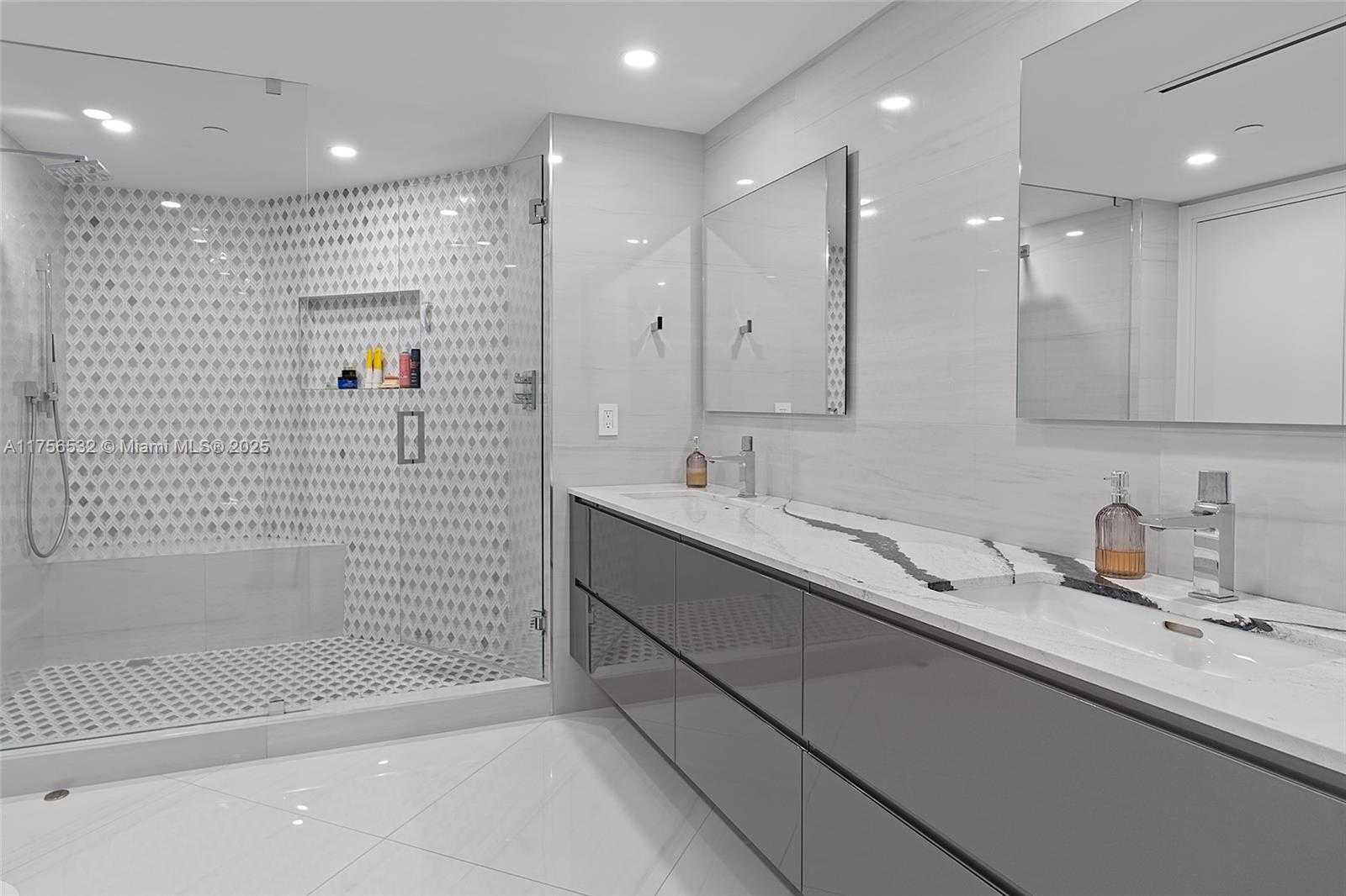Small Image of 19500 TURNBERRY WAY #16B, Aventura Number 44