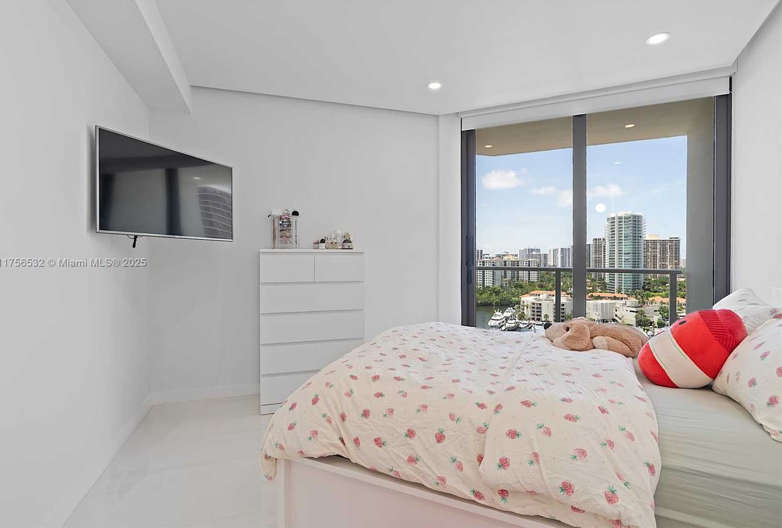 Small Image of 19500 TURNBERRY WAY #16B, Aventura Number 55