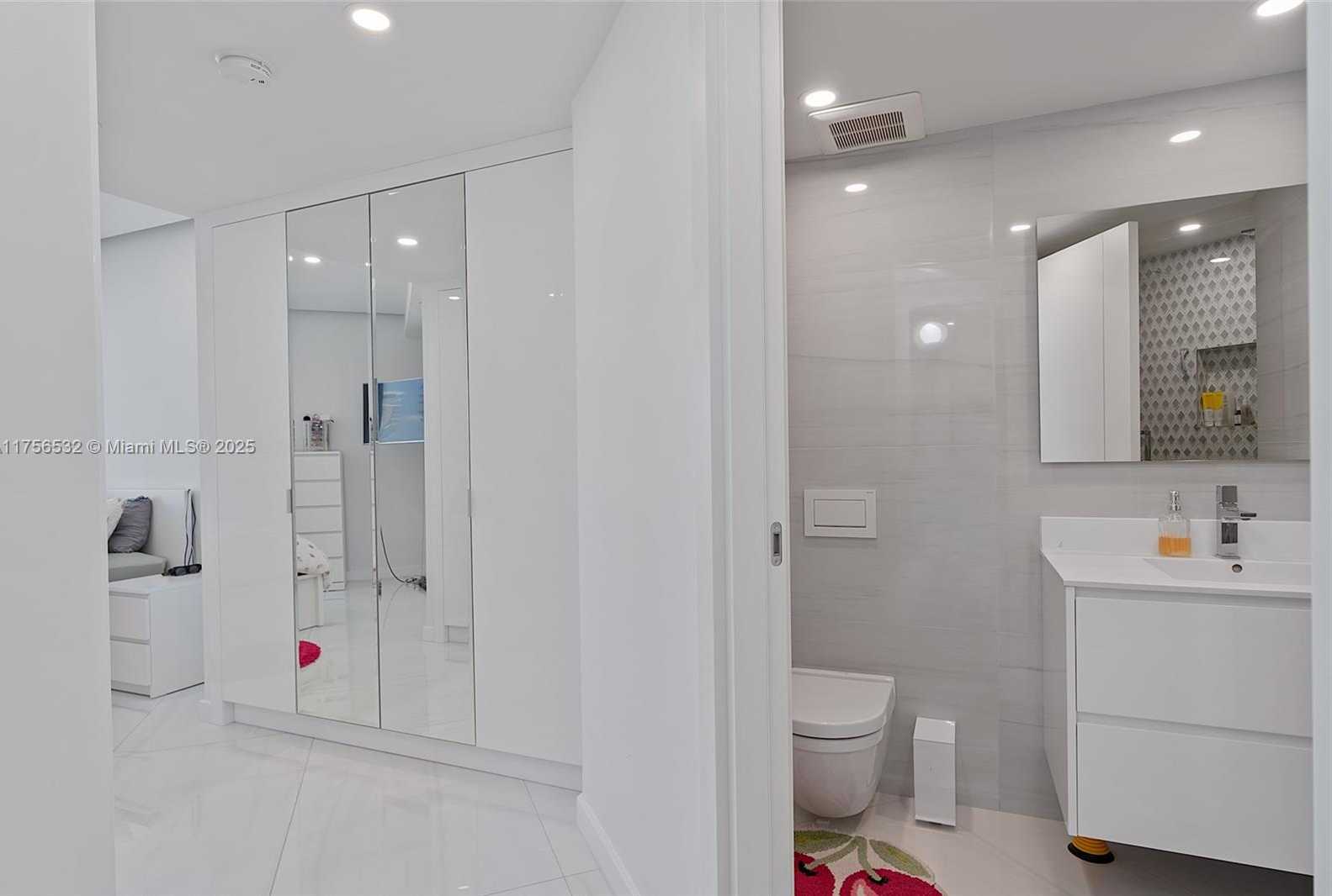 Small Image of 19500 TURNBERRY WAY #16B, Aventura Number 56