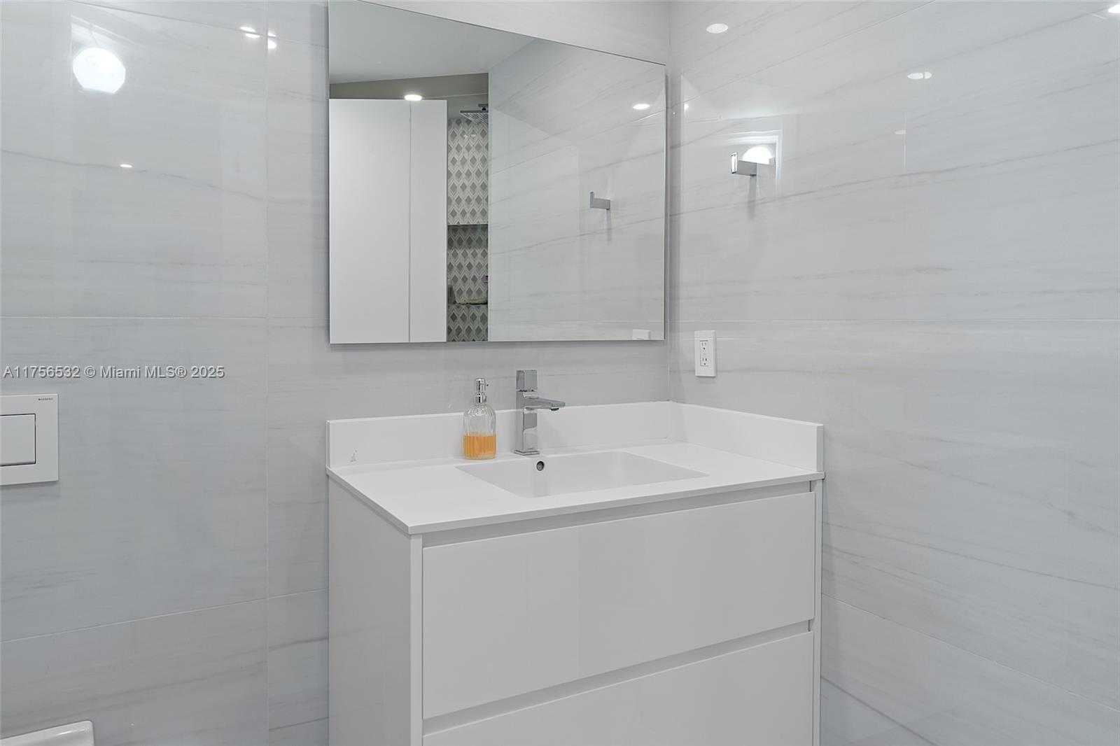 Small Image of 19500 TURNBERRY WAY #16B, Aventura Number 57
