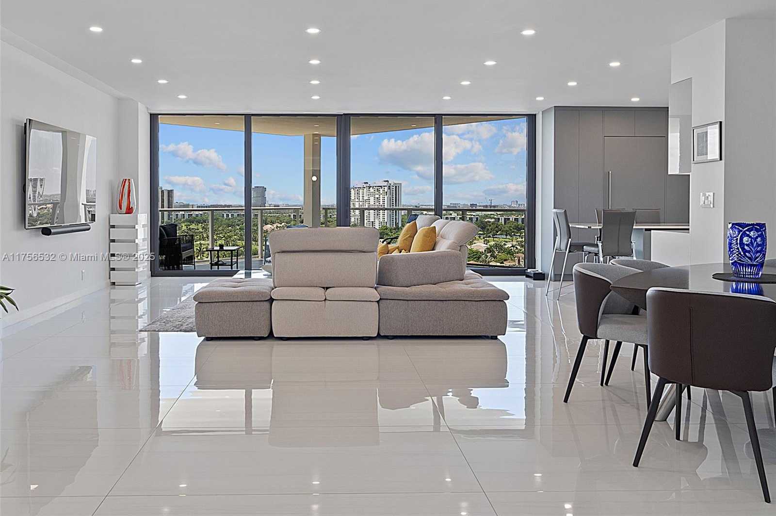 Small Image of 19500 TURNBERRY WAY #16B, Aventura Number 6