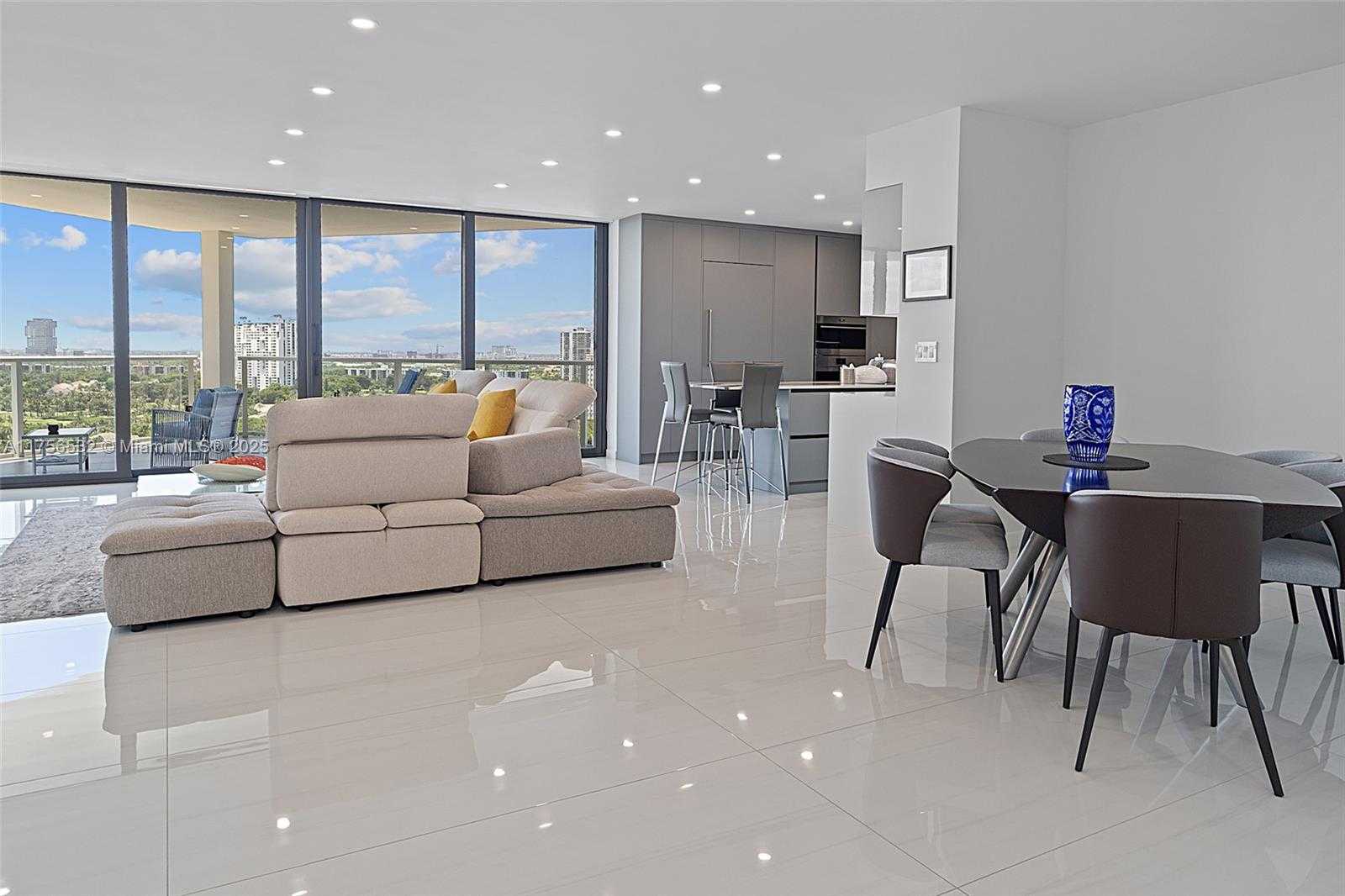 Small Image of 19500 TURNBERRY WAY #16B, Aventura Number 7
