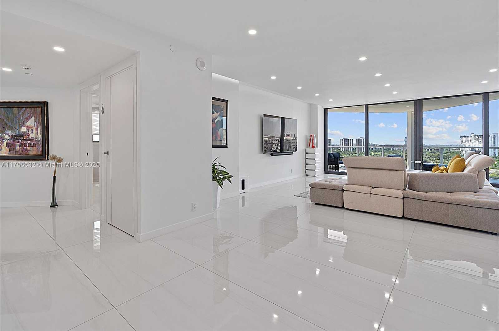 Small Image of 19500 TURNBERRY WAY #16B, Aventura Number 8
