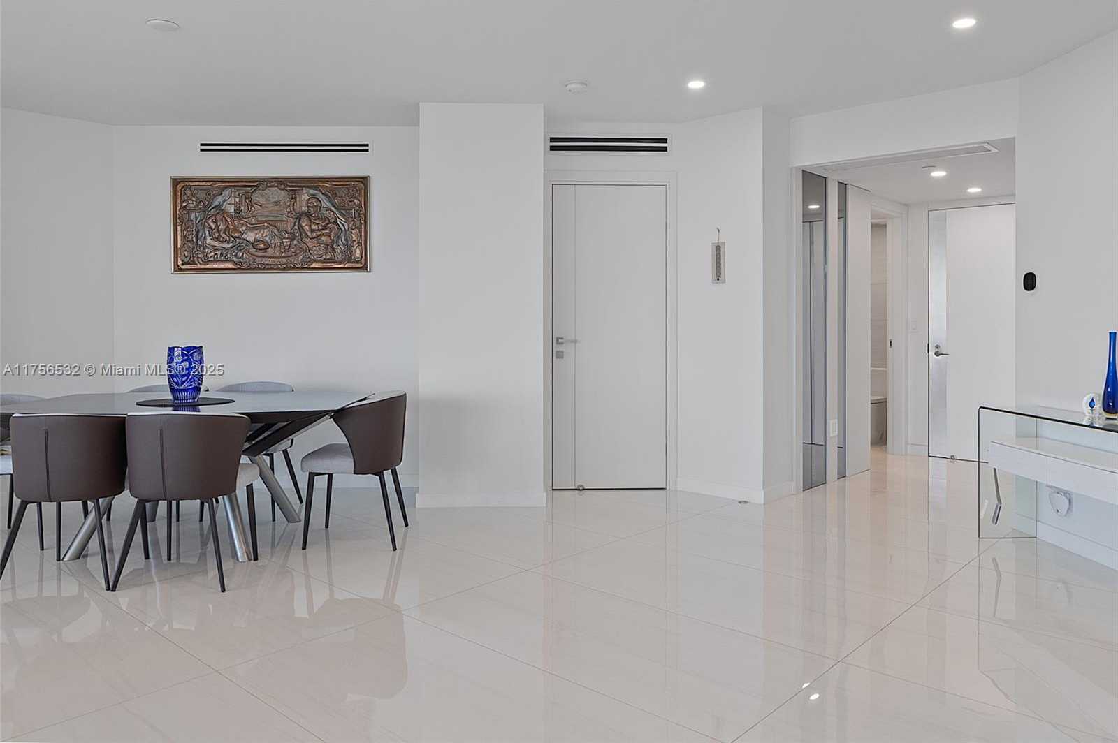 Small Image of 19500 TURNBERRY WAY #16B, Aventura Number 9