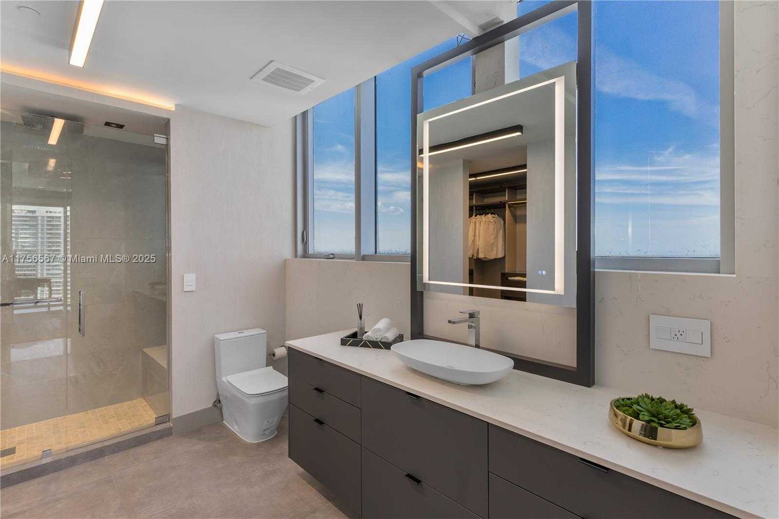 Small Image of 1300 BRICKELL BAY DR #4400, Miami Number 51