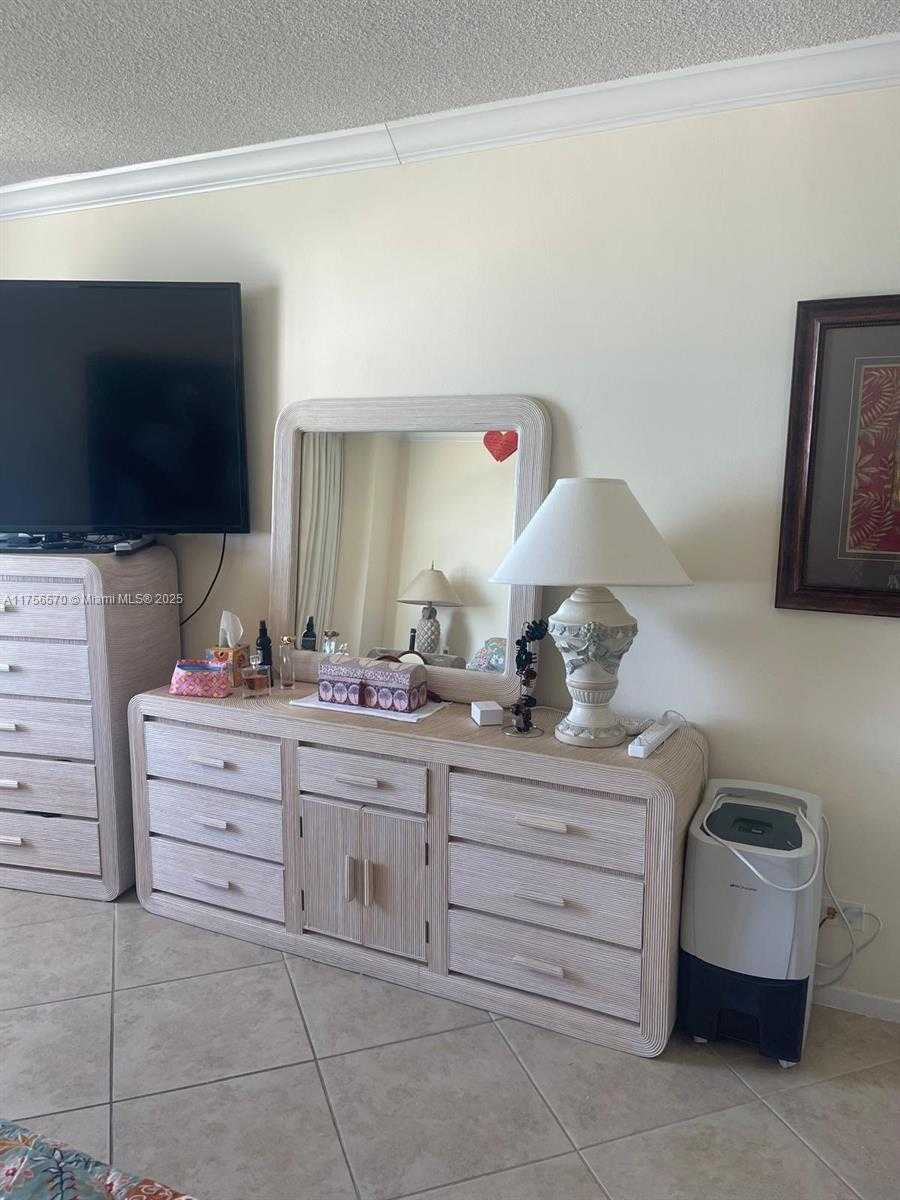 Small Image of 5601 COLLINS AVE #1203, Miami Beach Number 13