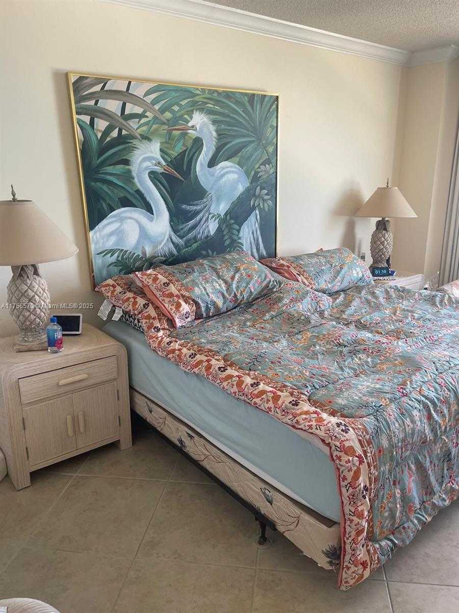 Small Image of 5601 COLLINS AVE #1203, Miami Beach Number 14