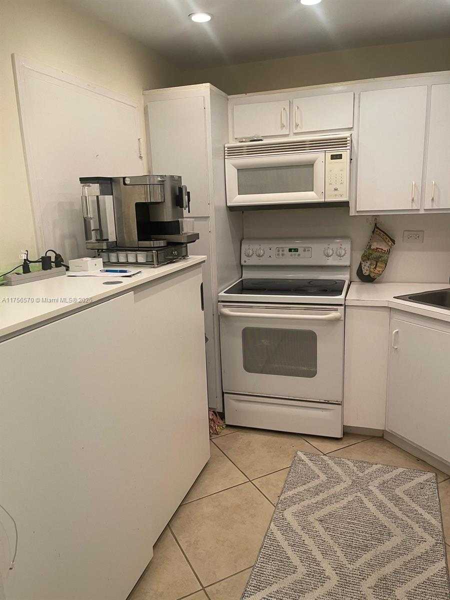 Small Image of 5601 COLLINS AVE #1203, Miami Beach Number 15