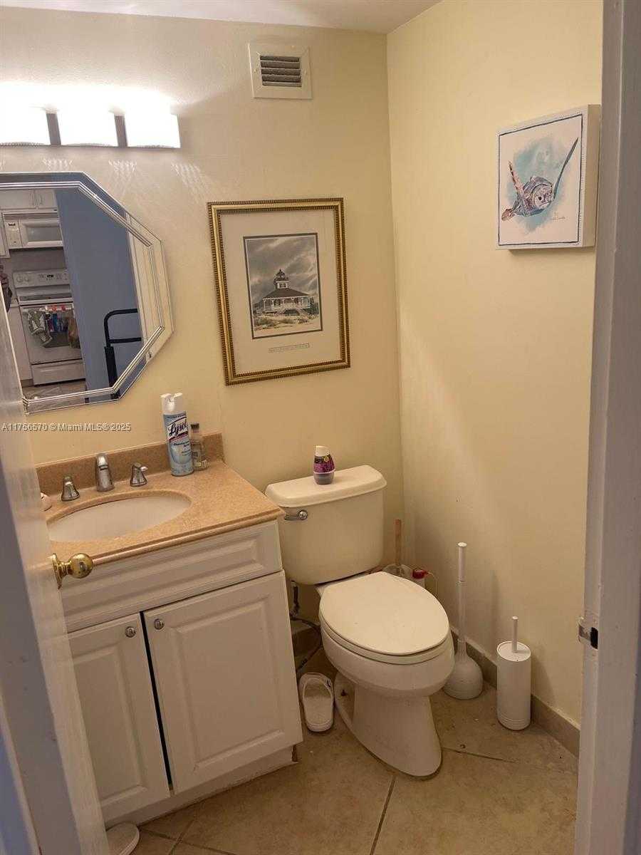 Small Image of 5601 COLLINS AVE #1203, Miami Beach Number 31