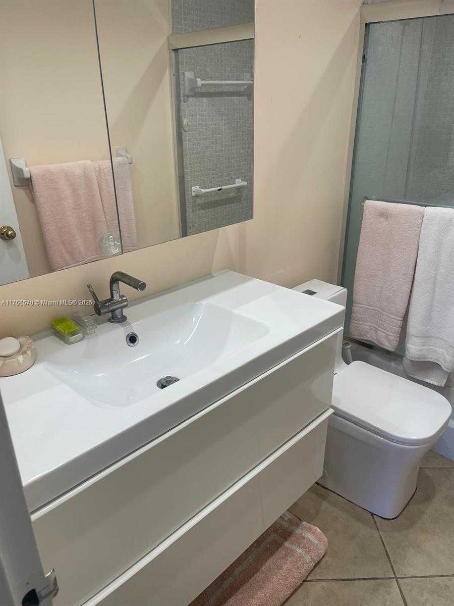 Small Image of 5601 COLLINS AVE #1203, Miami Beach Number 6
