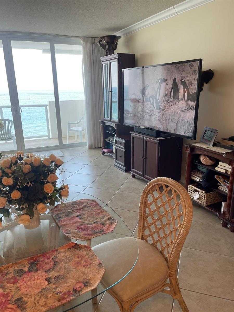 Small Image of 5601 COLLINS AVE #1203, Miami Beach Number 9