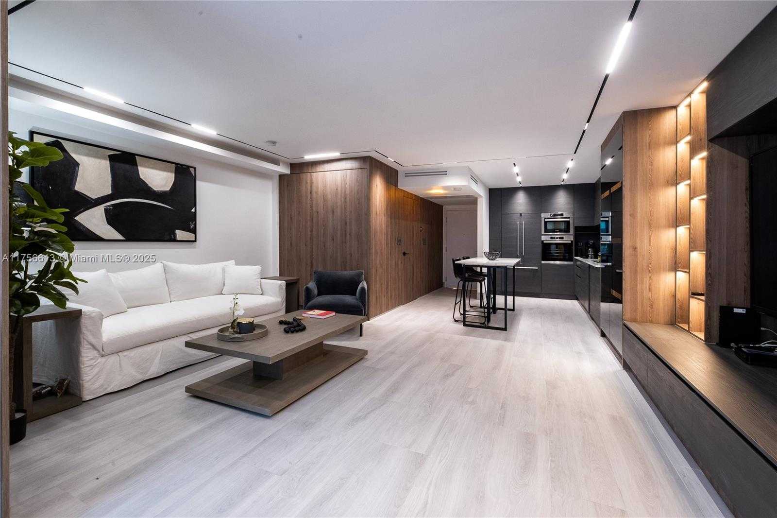 Small Image of 2301 COLLINS AVE #432, Miami Beach Number 2