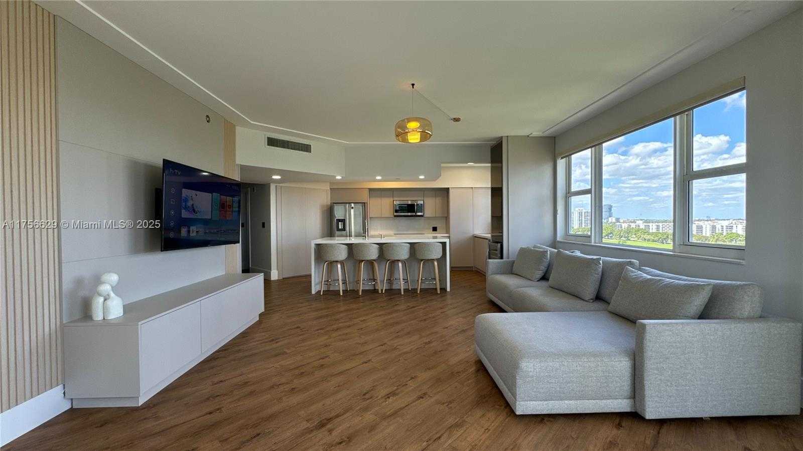 Small Image of 20000 EAST COUNTRY CLUB DR #1016, Aventura Number 2